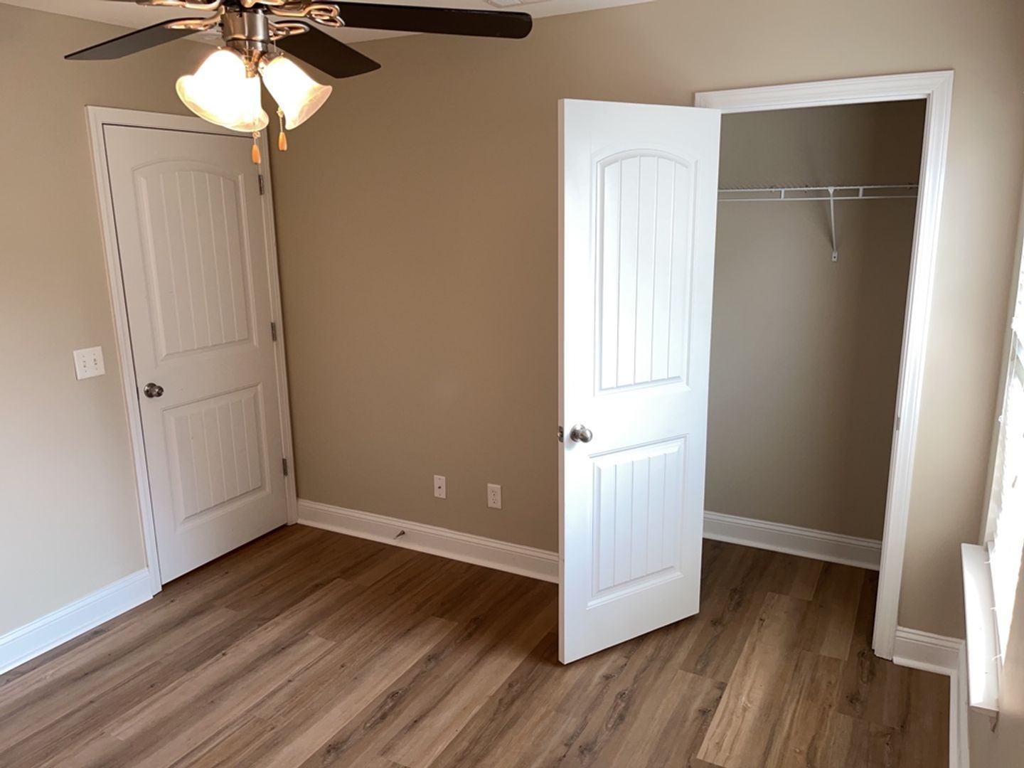 *Available Now* 202 Scarlett Lane - White Oak Subdivision property image