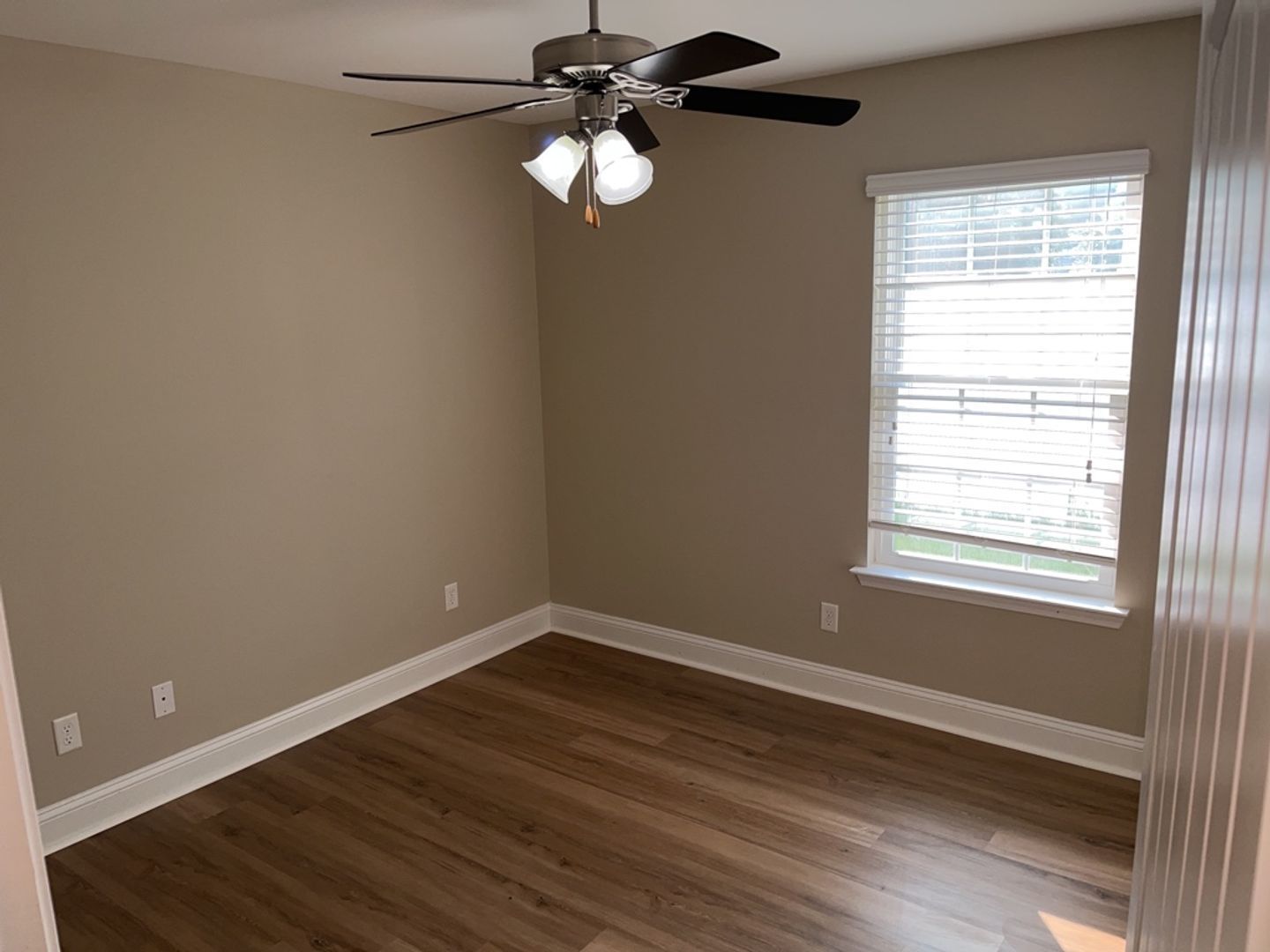 *Available Now* 202 Scarlett Lane - White Oak Subdivision property image