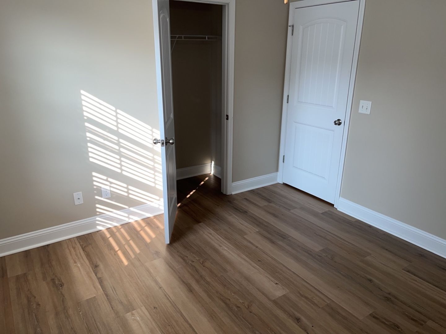 *Available Now* 202 Scarlett Lane - White Oak Subdivision property image