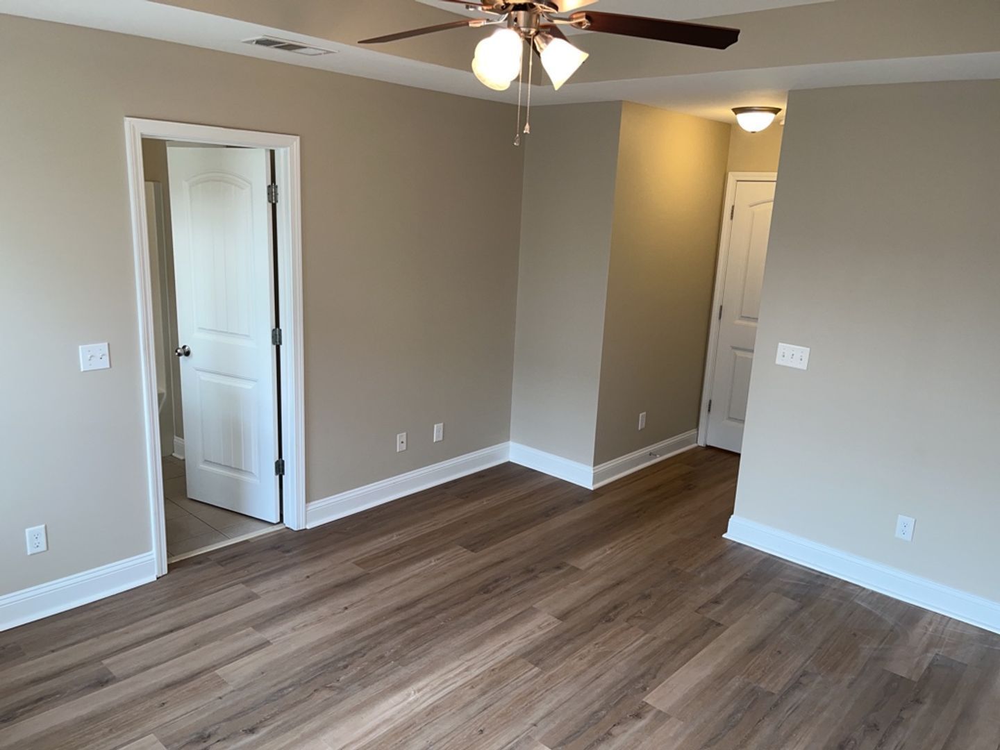 *Available Now* 202 Scarlett Lane - White Oak Subdivision property image