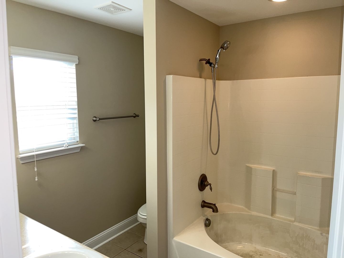 *Available Now* 202 Scarlett Lane - White Oak Subdivision property image