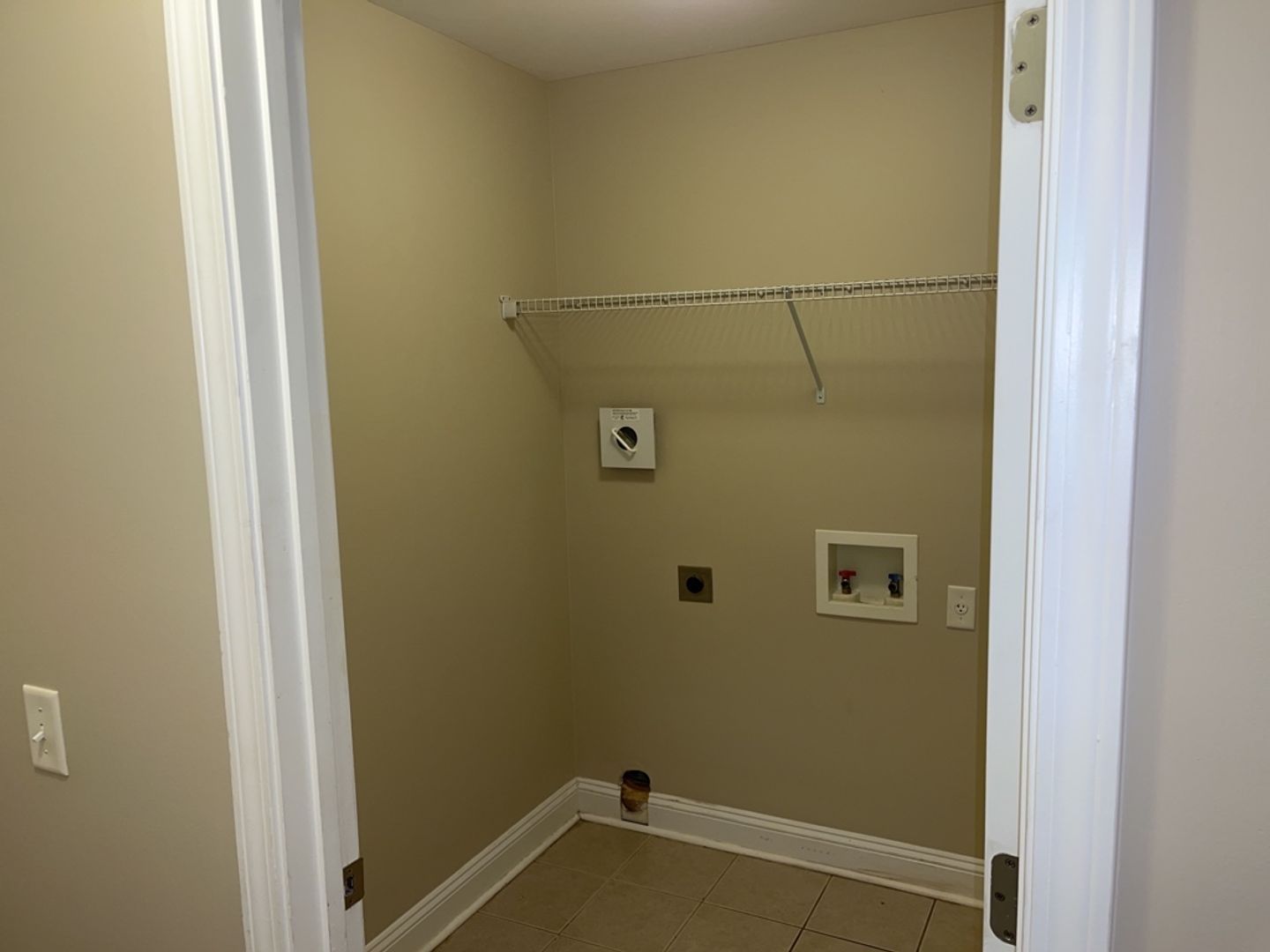 *Available Now* 202 Scarlett Lane - White Oak Subdivision property image