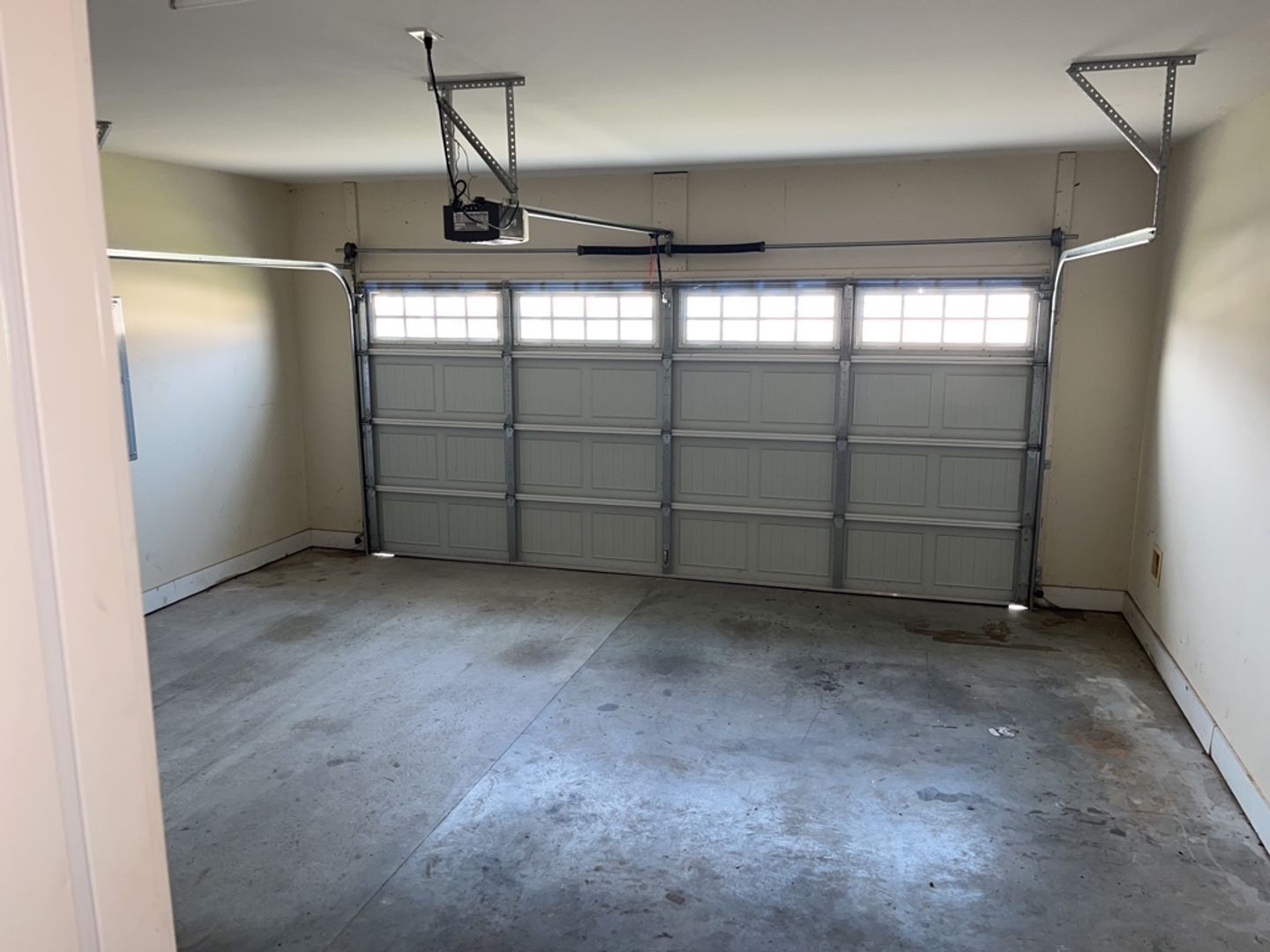 *Available Now* 202 Scarlett Lane - White Oak Subdivision property image