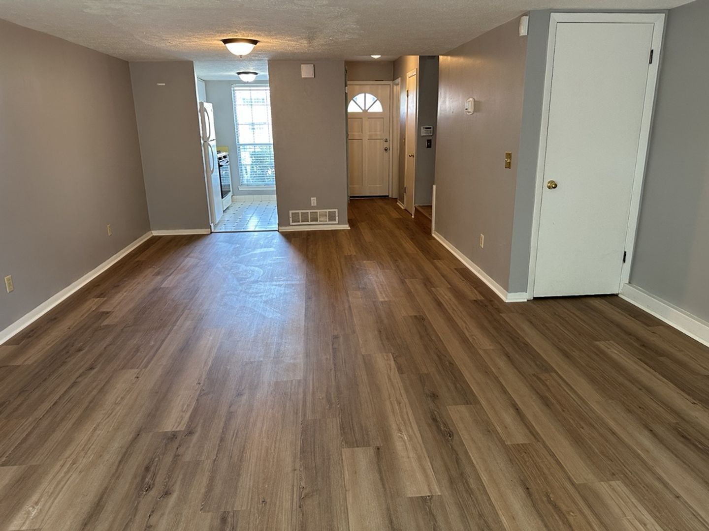 Available Now! 11 Knollwood Circle property image