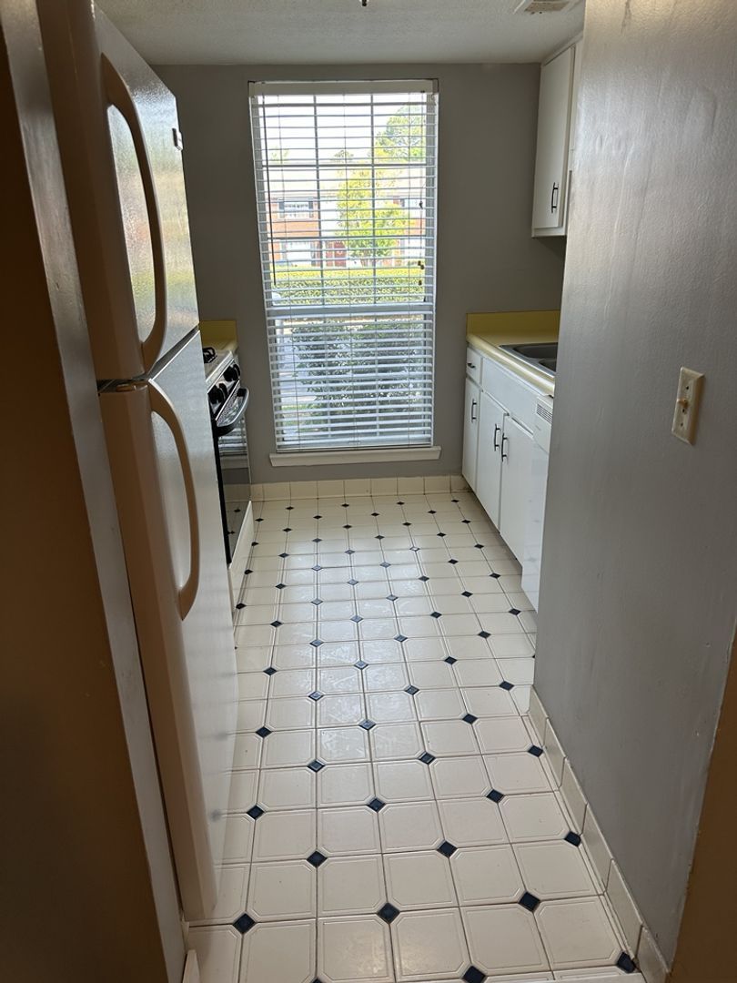 Available Now! 11 Knollwood Circle property image