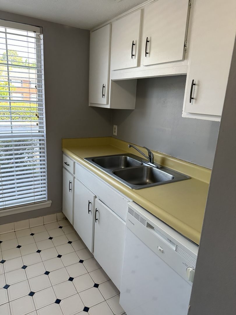 Available Now! 11 Knollwood Circle property image