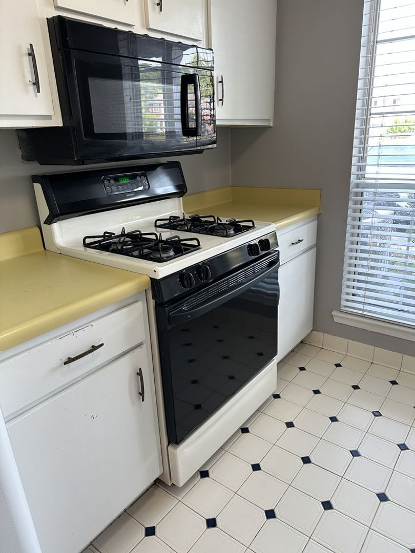 Available Now! 11 Knollwood Circle property image