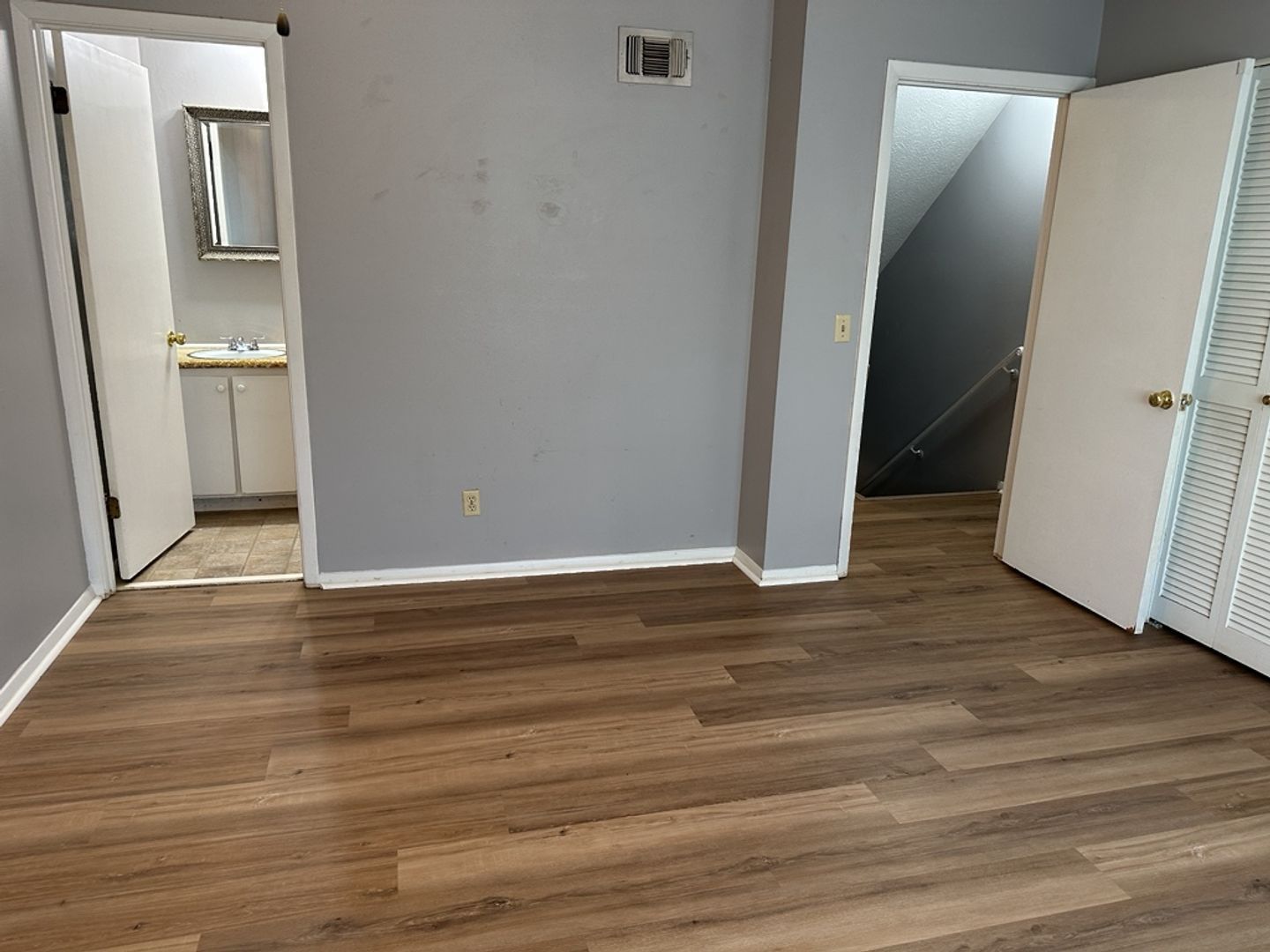 Available Now! 11 Knollwood Circle property image