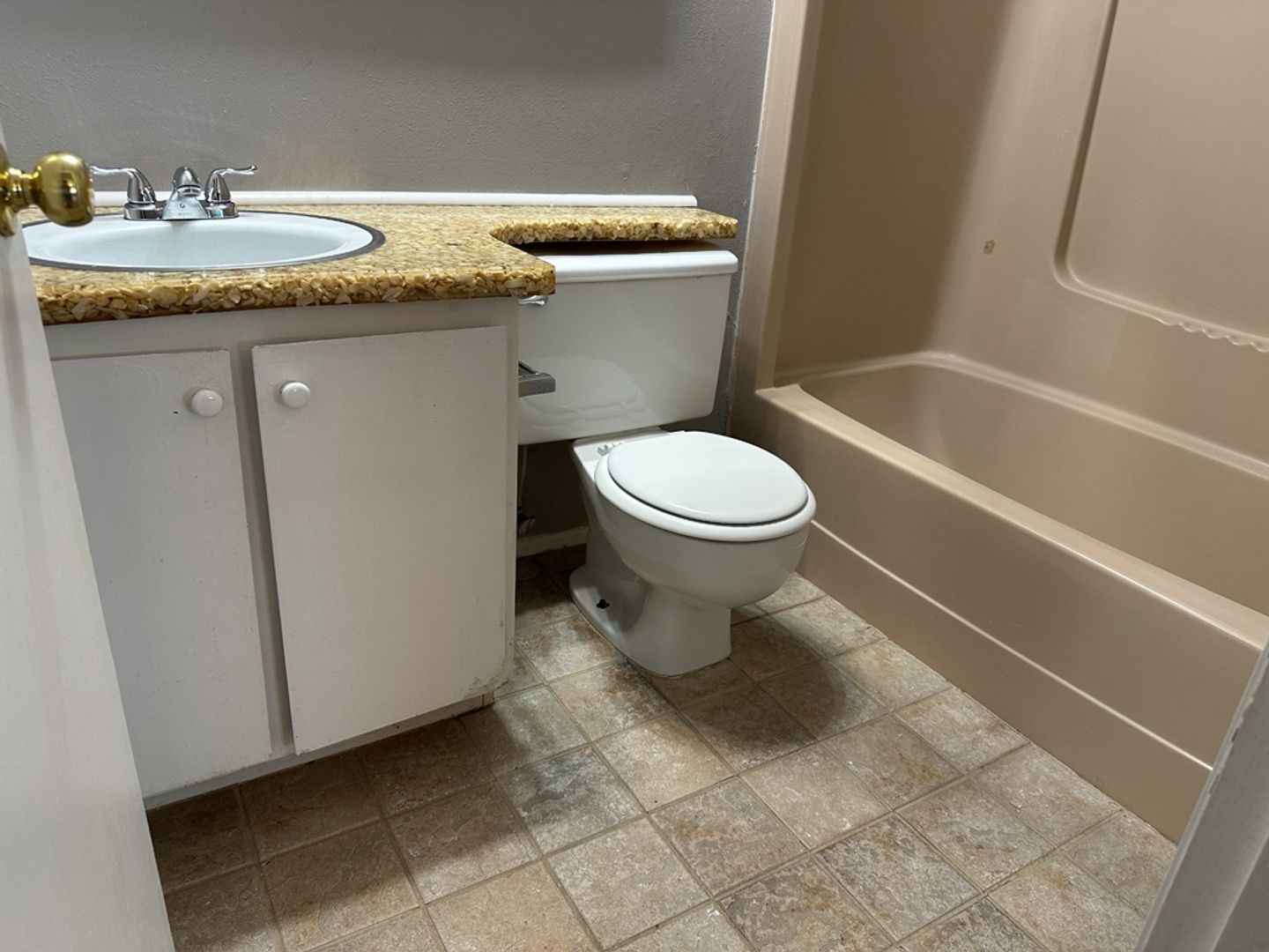 Available Now! 11 Knollwood Circle property image