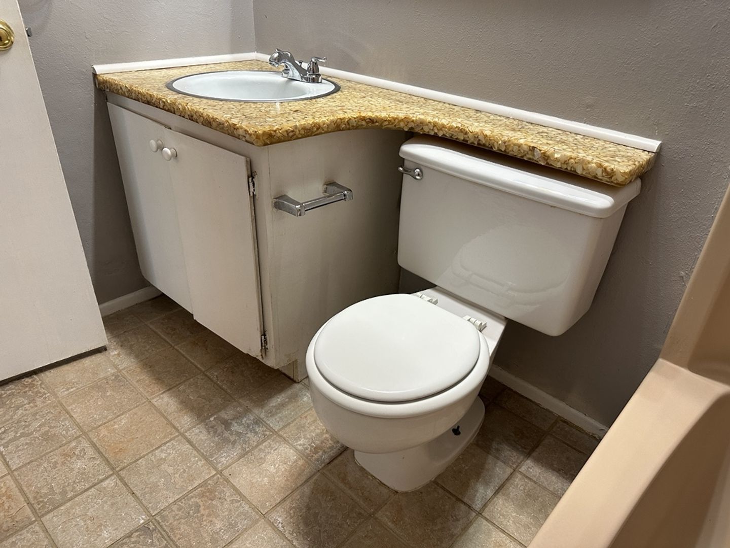 Available Now! 11 Knollwood Circle property image