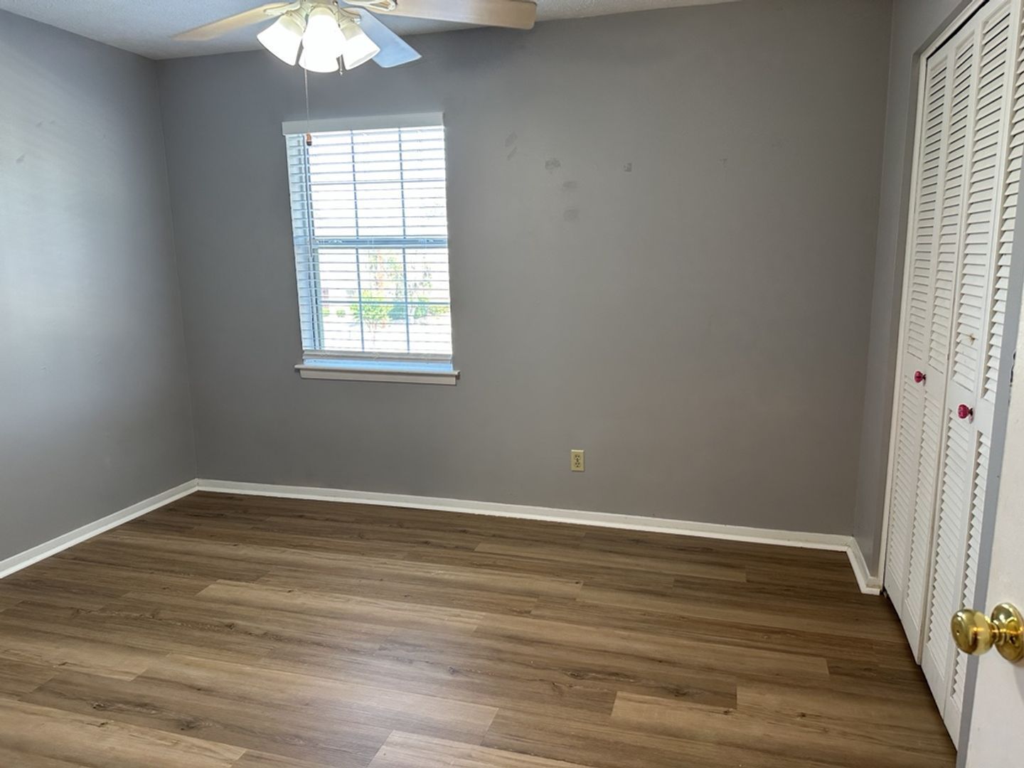 Available Now! 11 Knollwood Circle property image