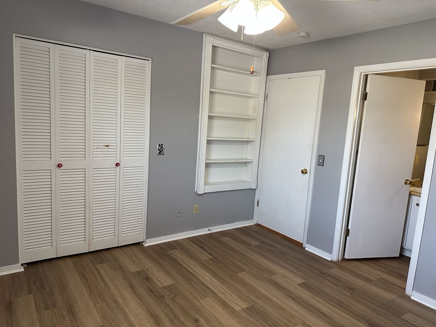 Available Now! 11 Knollwood Circle property image