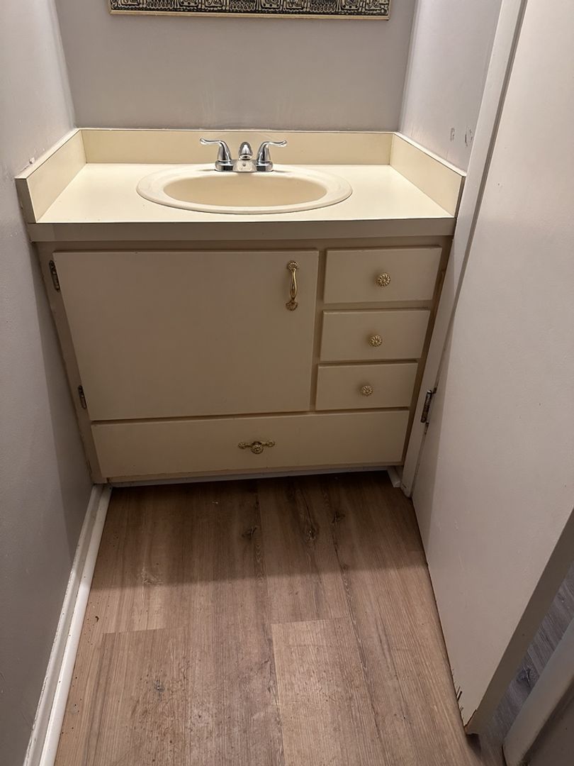 Available Now! 11 Knollwood Circle property image