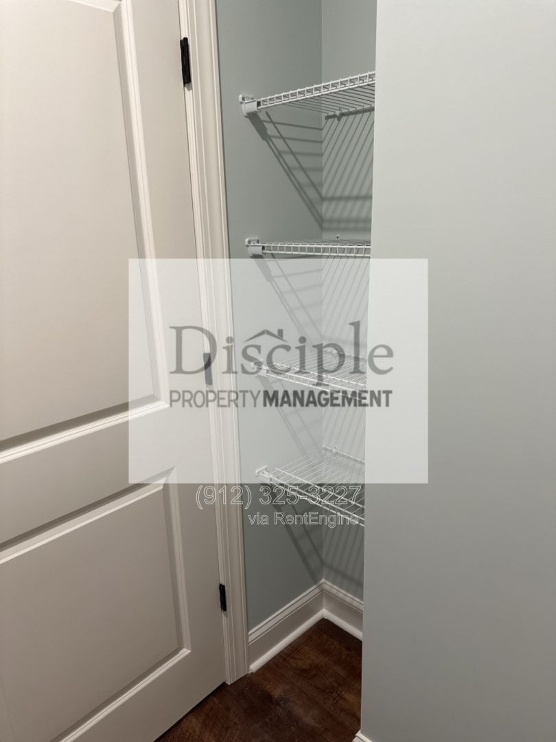 *Available Now* 15 Ennis Road property image