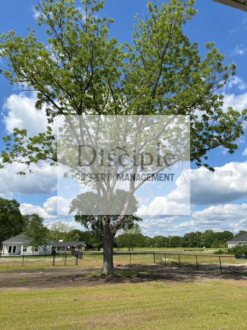 *Available Now* 15 Ennis Road property image