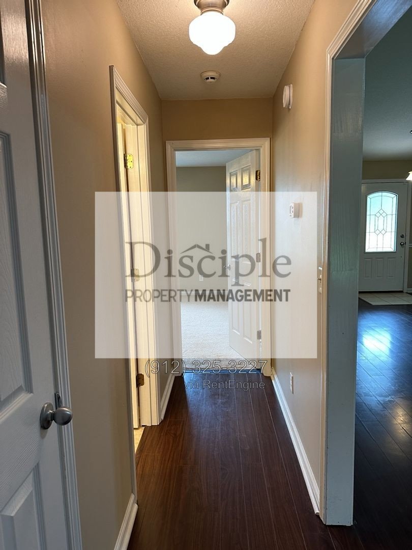 Available Now! 300 Lake Shore Drive in Midway! property image